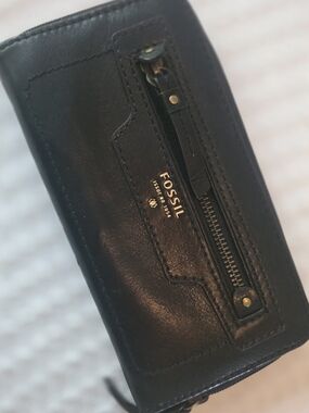 Fossil Black Leather Wallet - Zip Pocket